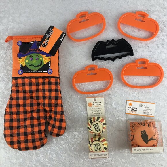 Halloween Party Baking Bundle—Oven Mitt, Cookie Cutters, Treat Wrappers NWT - Picture 1 of 16